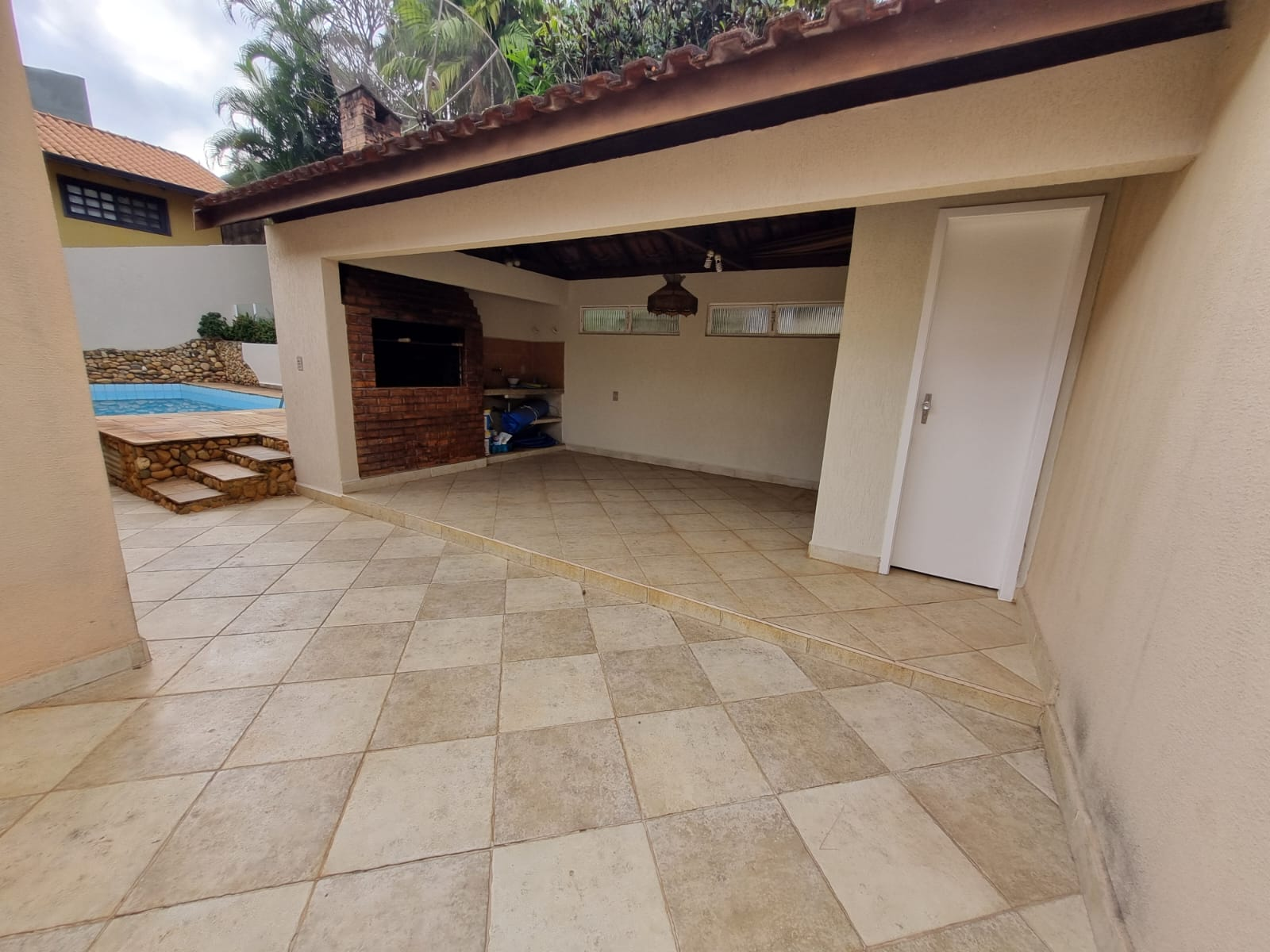 Imagens do imóveis CASA COMERCIAL PARA LOCAÇÃO - LAGO IGAPÓ II