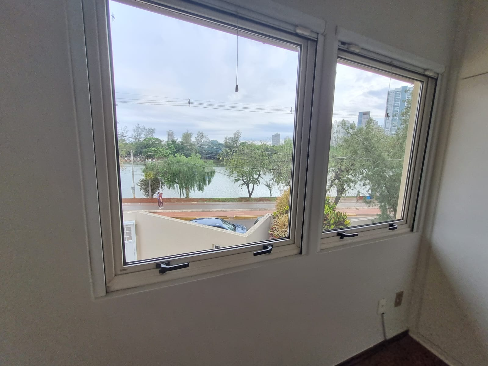 Imagens do imóveis CASA COMERCIAL PARA LOCAÇÃO - LAGO IGAPÓ II