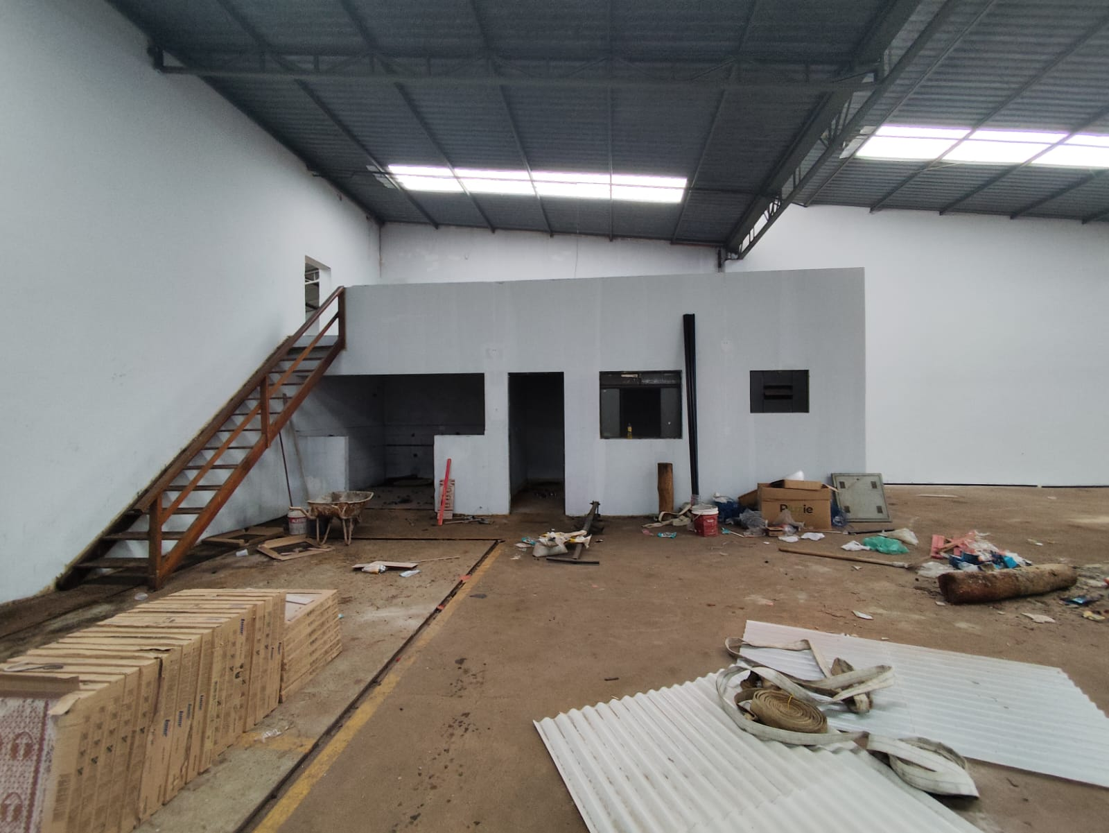 BARRACAO PARA LOCAÇÃO - AVENIDA DEZ DE DEZEMBRO Imagens do imóveis BARRACAO PARA LOCAÇÃO - AVENIDA DEZ DE DEZEMBRO