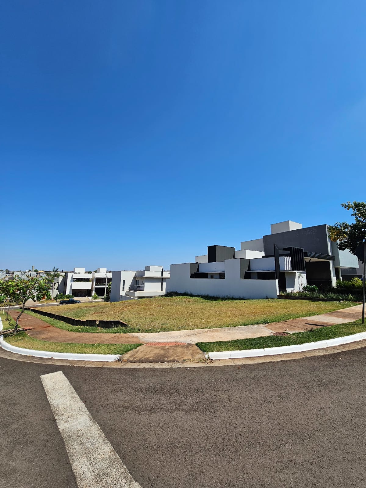 Imagens do imóveis TERRENO A VENDA - CONDOMINIO PARQUE TAUA ARANGUA