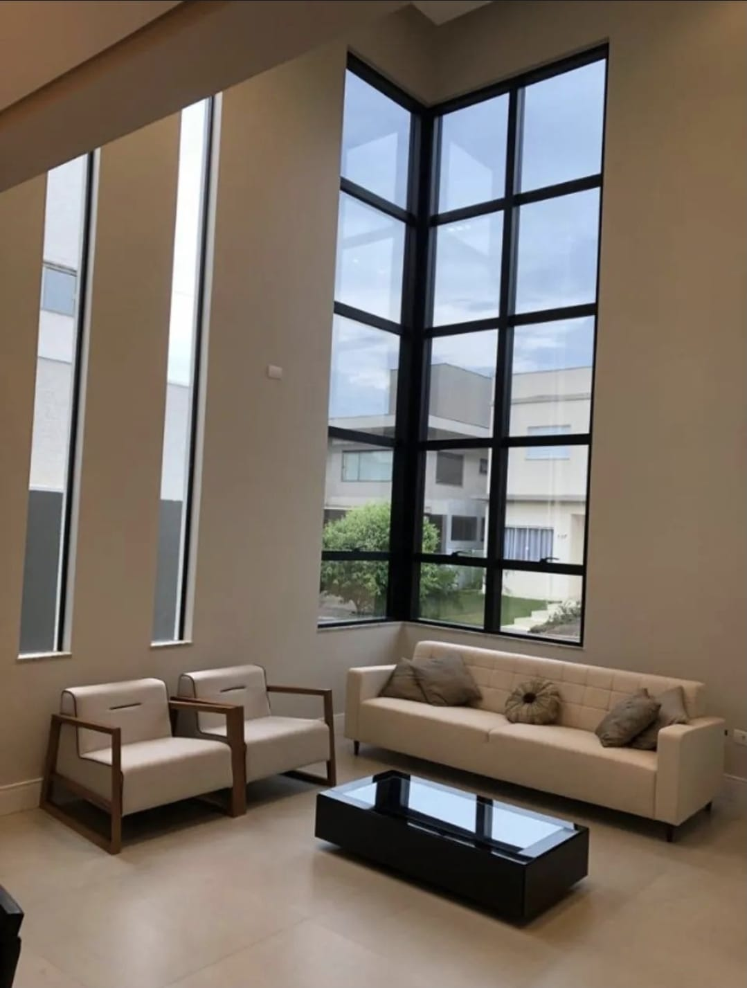 Imagens do imóveis CASA A VENDA - CONDOMINIO ROYAL MAISON