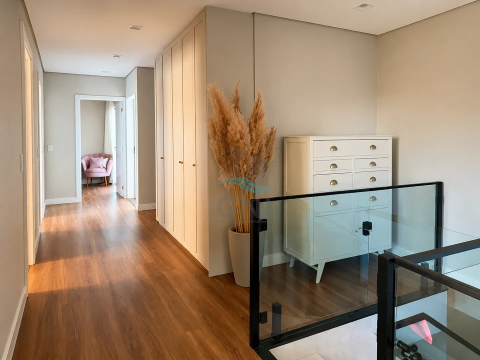 SOBRADO A VENDA - CONDOMINIO ARANGUA