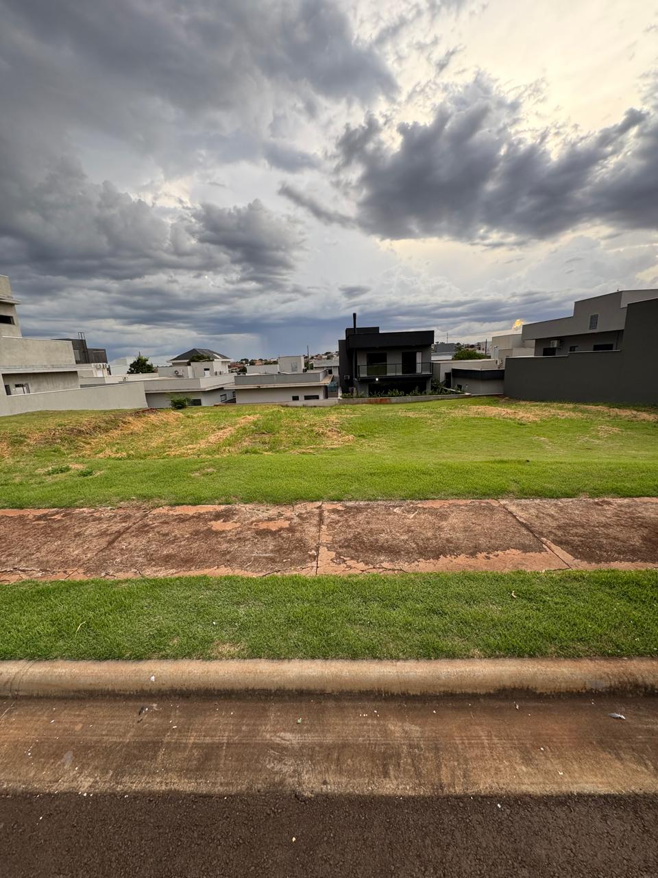 Imagens do imóveis TERRENO A VENDA - CONDOMINIO PARQUE TAUA ARAÇARI