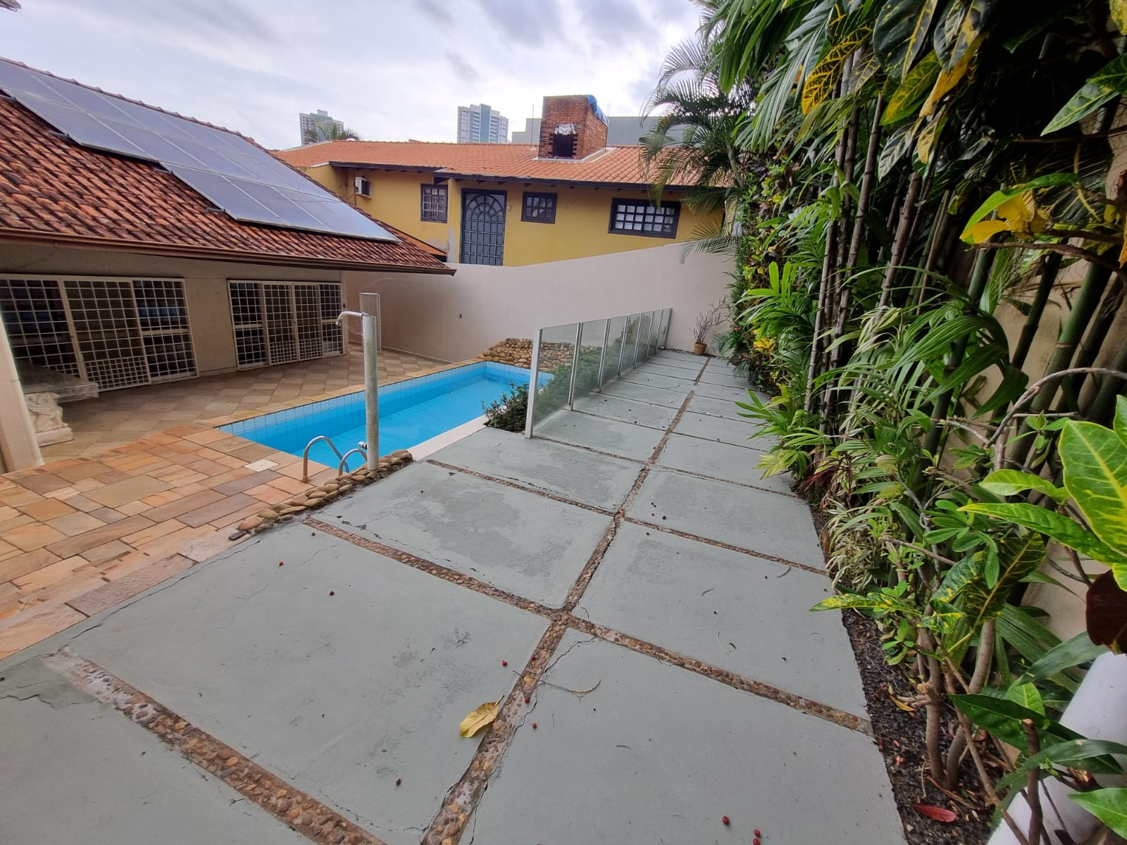 Imagens do imóveis CASA COMERCIAL PARA LOCAÇÃO - LAGO IGAPÓ II