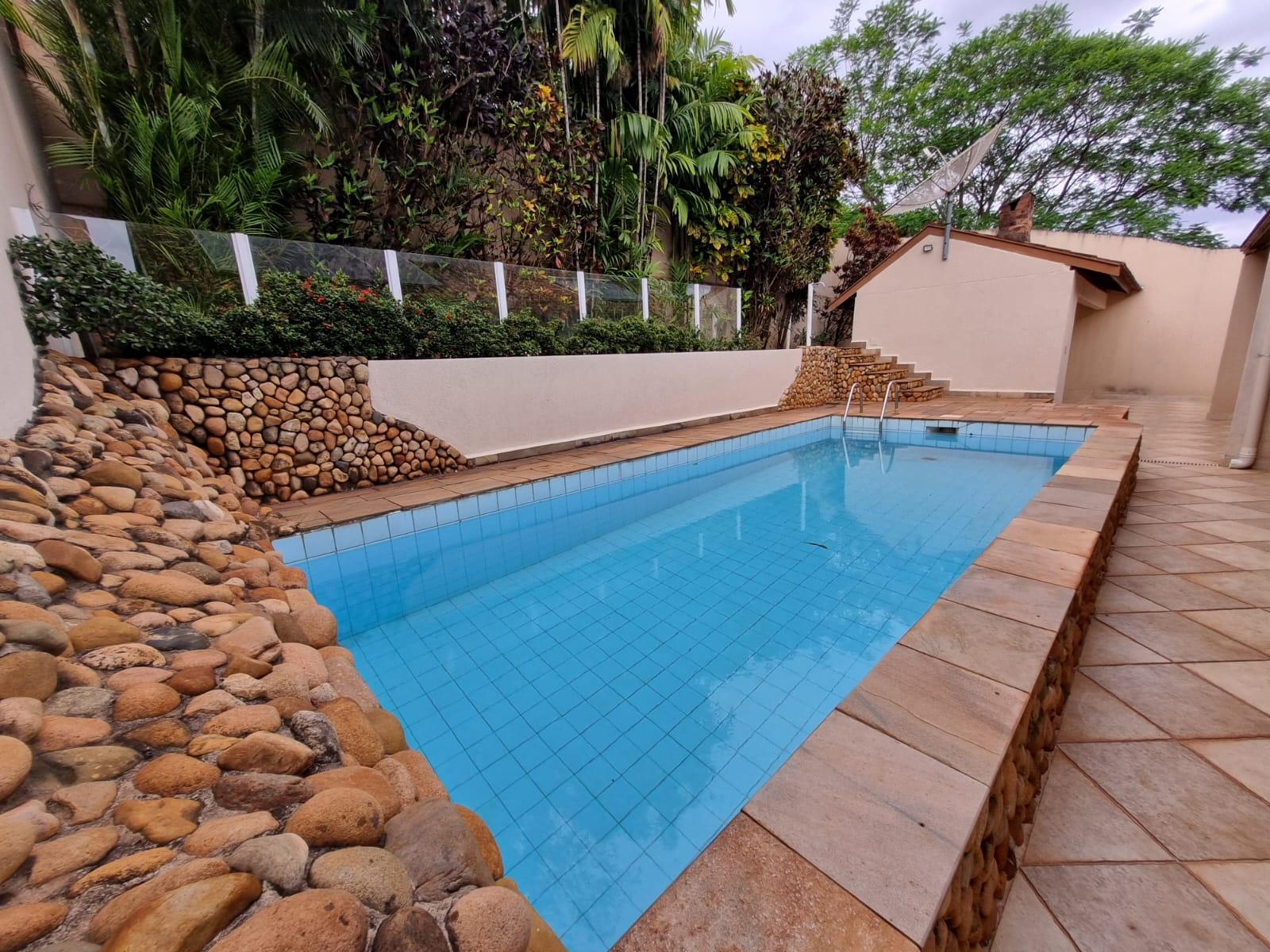 Imagens do imóveis CASA COMERCIAL PARA LOCAÇÃO - LAGO IGAPÓ II