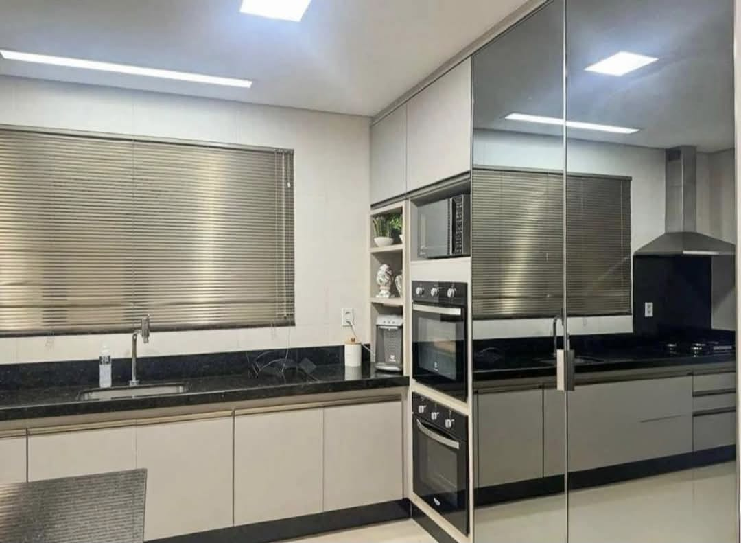 Imagens do imóveis CASA A VENDA - CONDOMINIO ROYAL FOREST