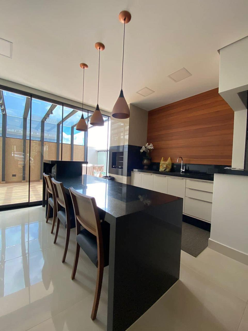 Imagens do imóveis CASA A VENDA - CONDOMINIO ROYAL FOREST