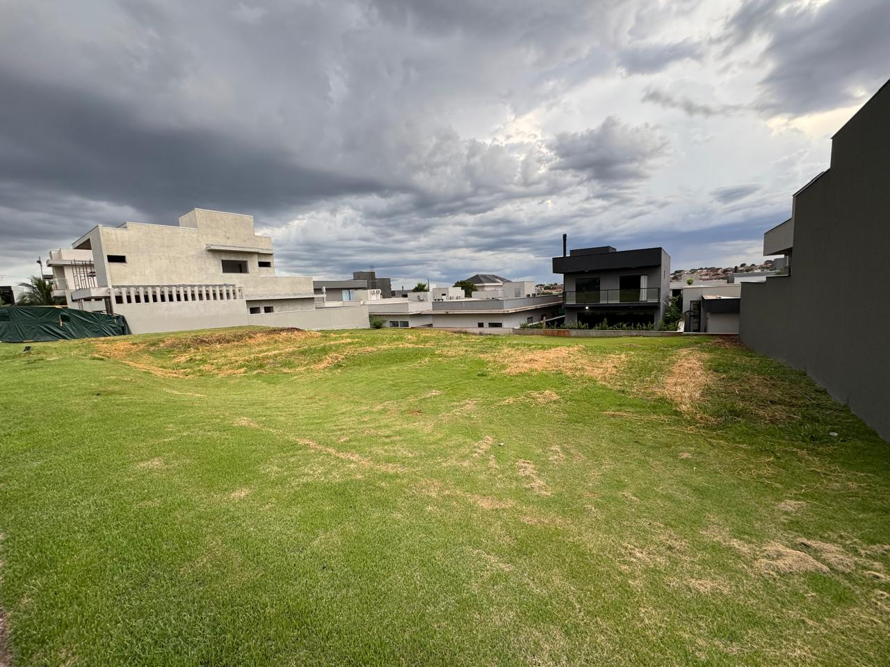 Imagens do imóveis TERRENO A VENDA - CONDOMINIO PARQUE TAUA ARAÇARI