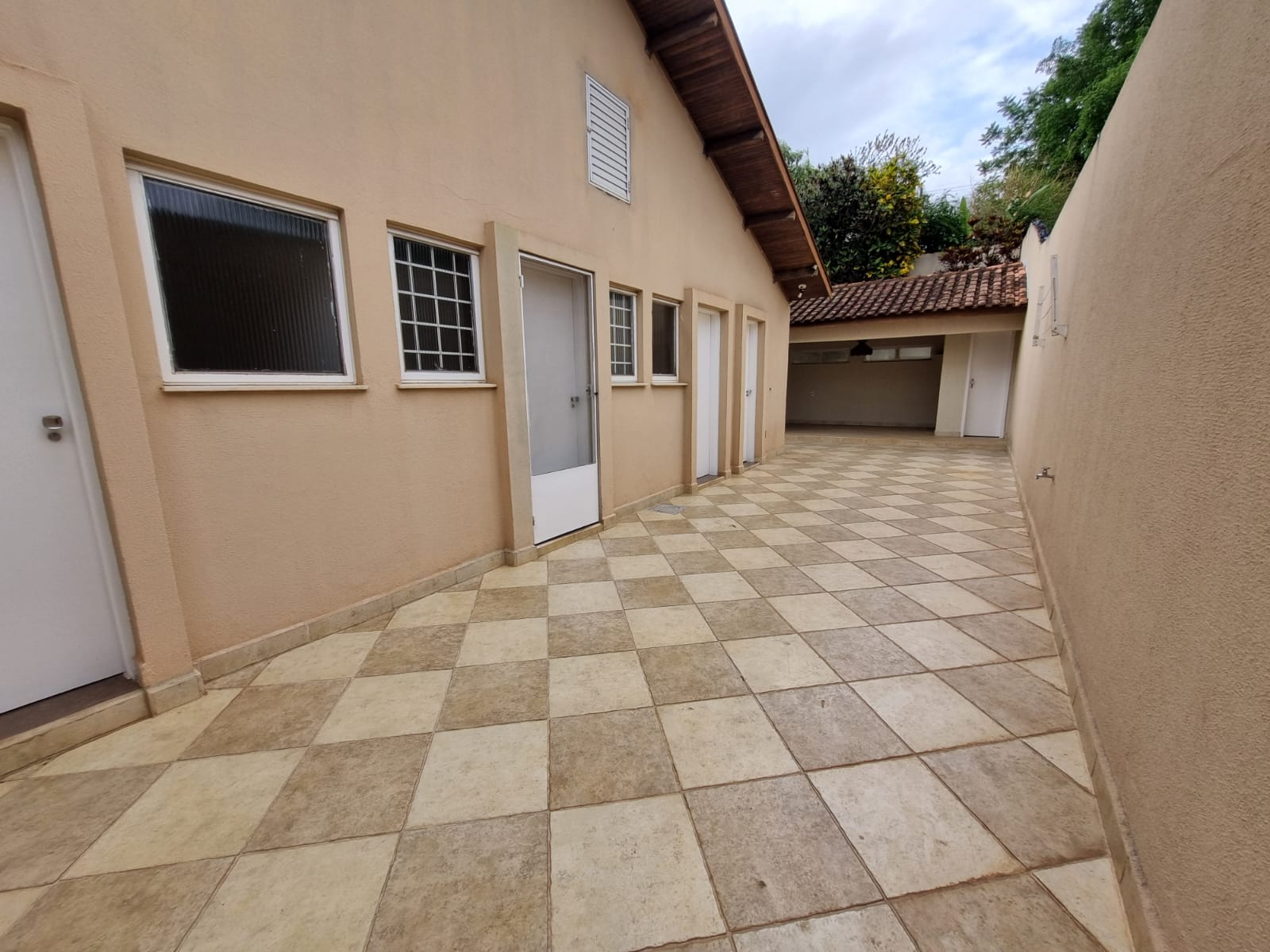 Imagens do imóveis CASA COMERCIAL PARA LOCAÇÃO - LAGO IGAPÓ II