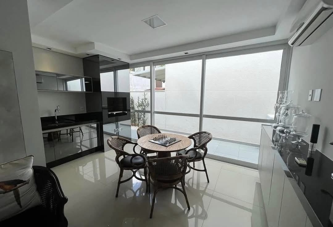 Imagens do imóveis CASA A VENDA - CONDOMINIO ROYAL FOREST