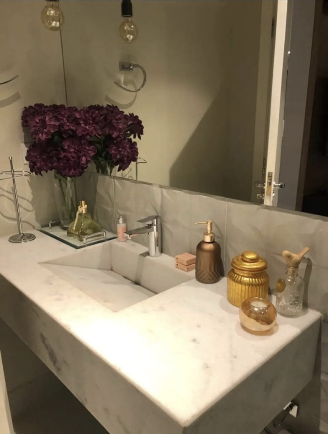 Imagens do imóveis CASA A VENDA - CONDOMINIO ROYAL MAISON