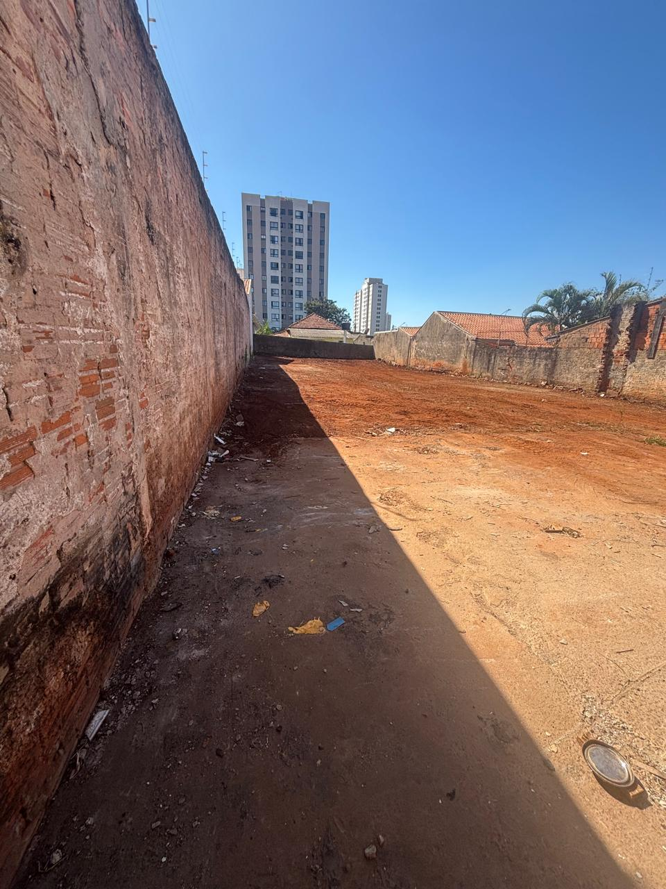 TERRENO A VENDA - BAIRRO VILA BRASIL Imagens do imóveis TERRENO A VENDA - BAIRRO VILA BRASIL