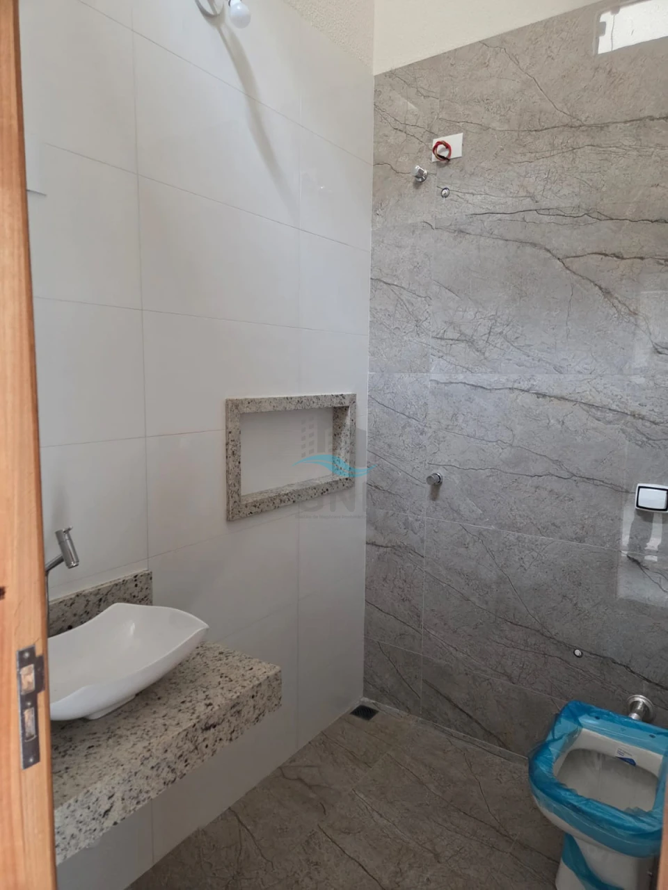 Imagens do imóveis CASA A VENDA - CONDOMÍNIO MORADA DAS FLORES ROSAS