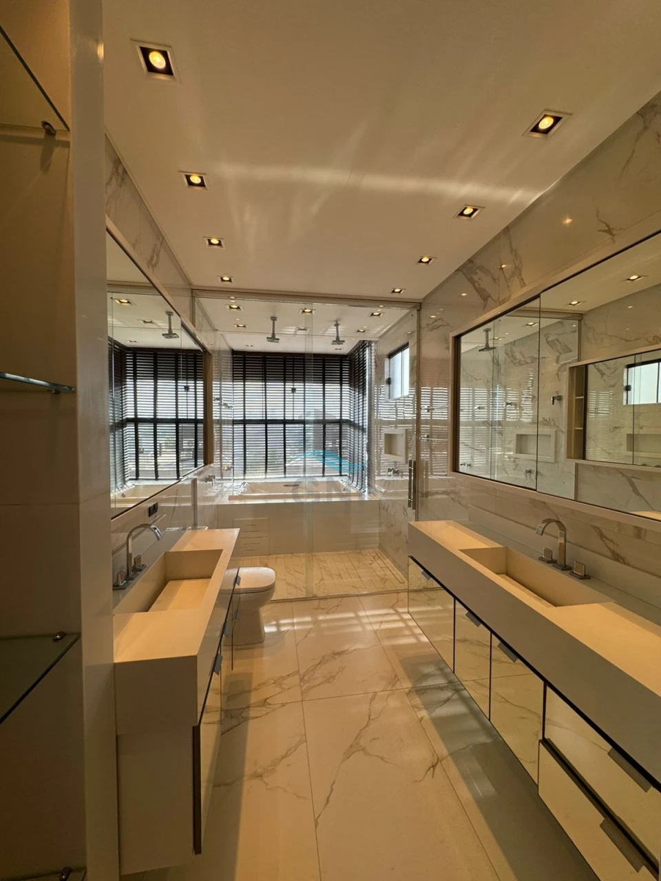 Imagens do imóveis CASA A VENDA - CONDOMÍNIO SUN LAKE RESIDENCE