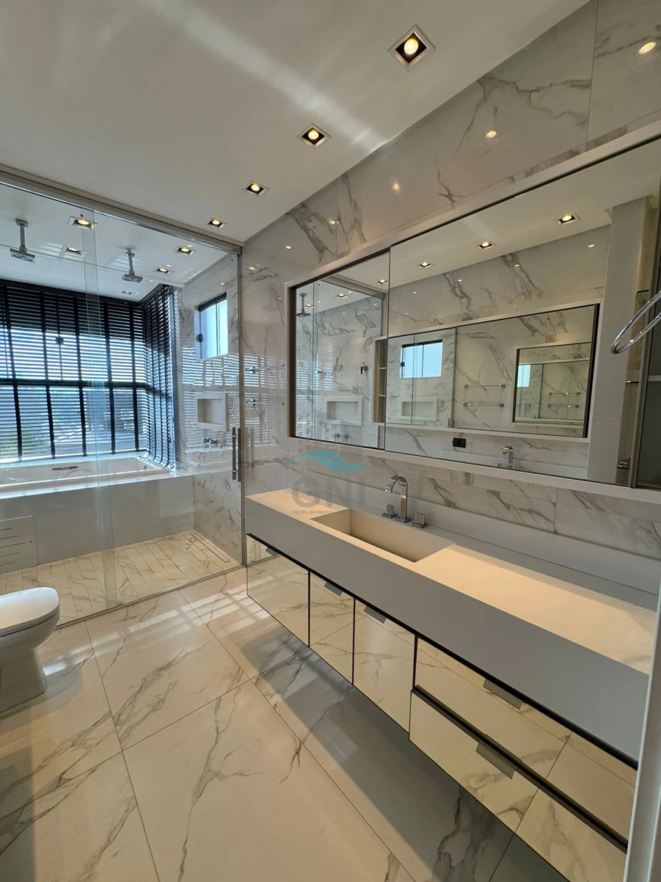 Imagens do imóveis CASA A VENDA - CONDOMÍNIO SUN LAKE RESIDENCE