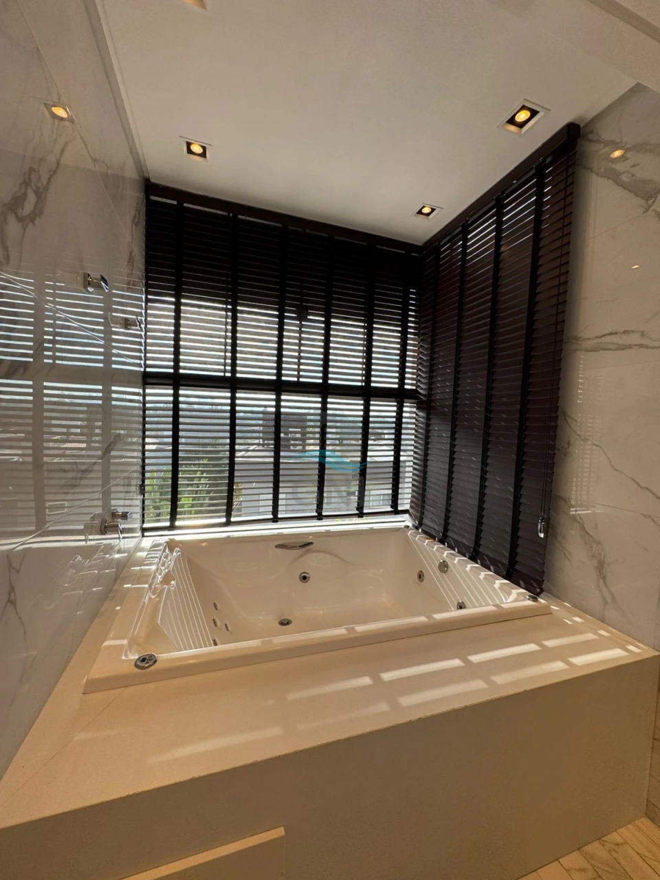 Imagens do imóveis CASA A VENDA - CONDOMÍNIO SUN LAKE RESIDENCE