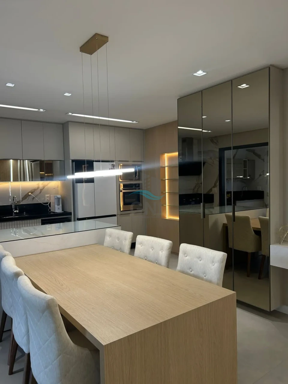 APARTAMENTO A VENDA - EDIFÍCIO TRIANON