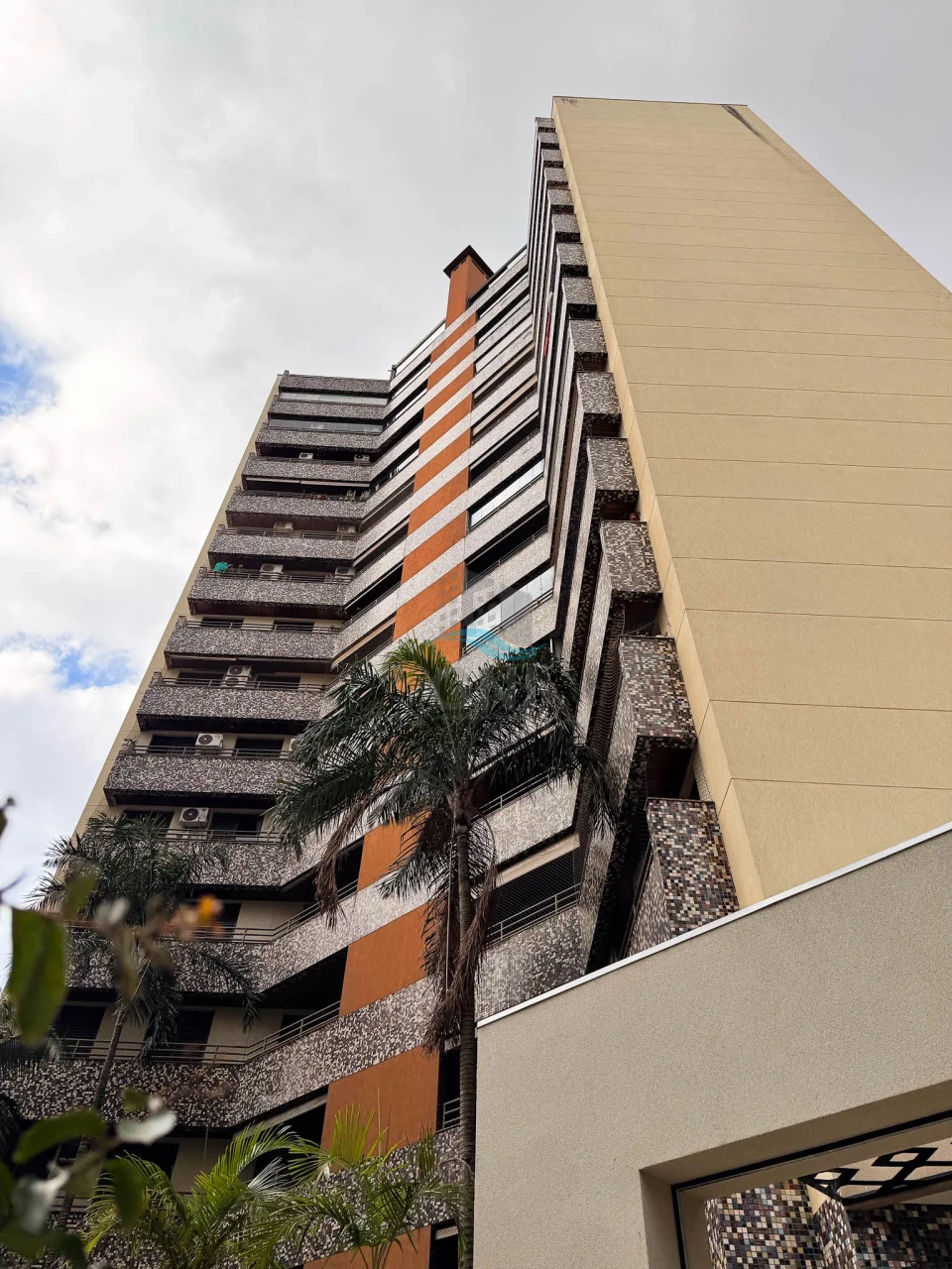 APARTAMENTO A VENDA - EDIFICIO CORAL GABLES - CENTRO