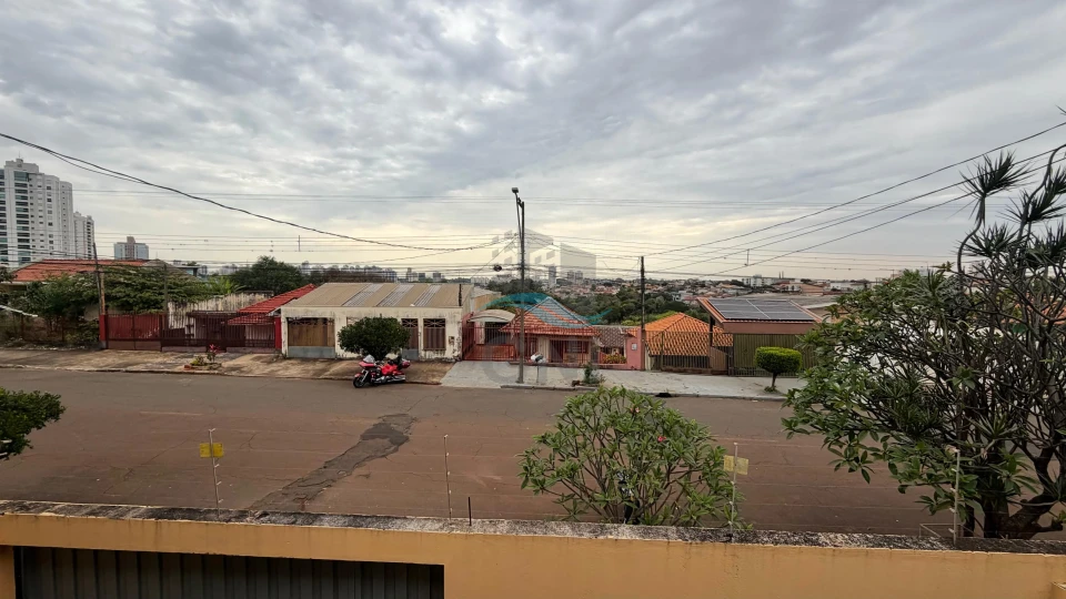 CASA A VENDA - BANCÁRIOS