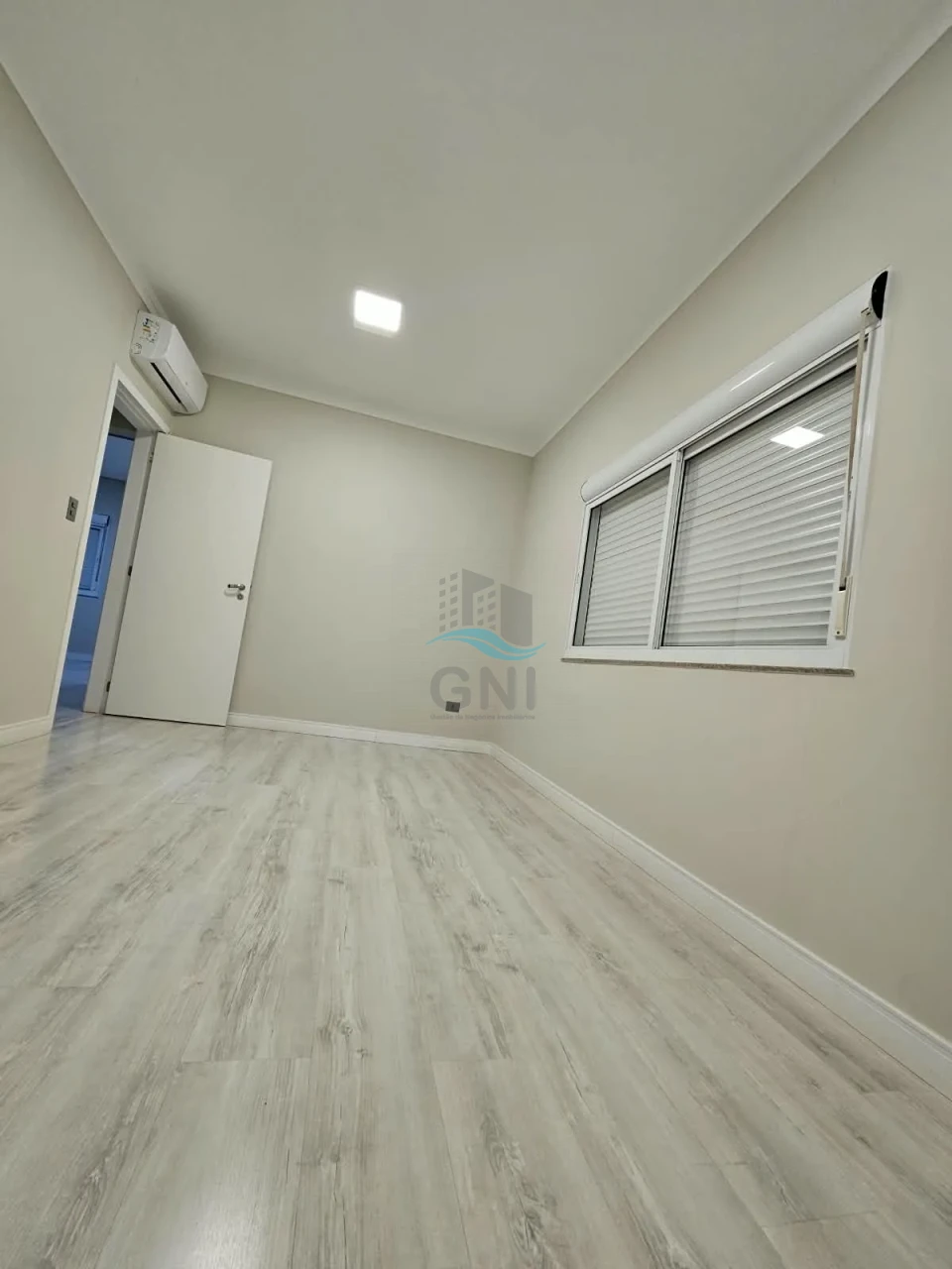 CASA SOBRADO A VENDA - JARDIM TOZZI