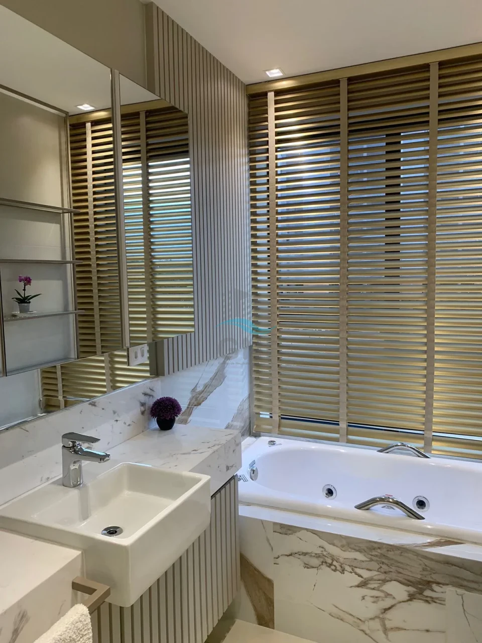 APARTAMENTO A VENDA - EDIFÍCIO TRIANON