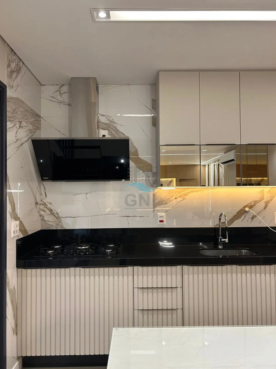APARTAMENTO A VENDA - EDIFÍCIO TRIANON