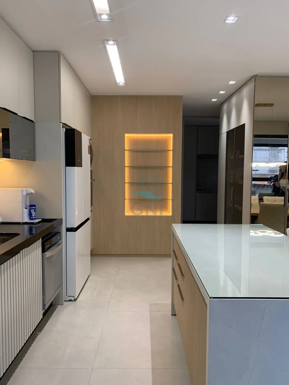 APARTAMENTO A VENDA - EDIFÍCIO TRIANON