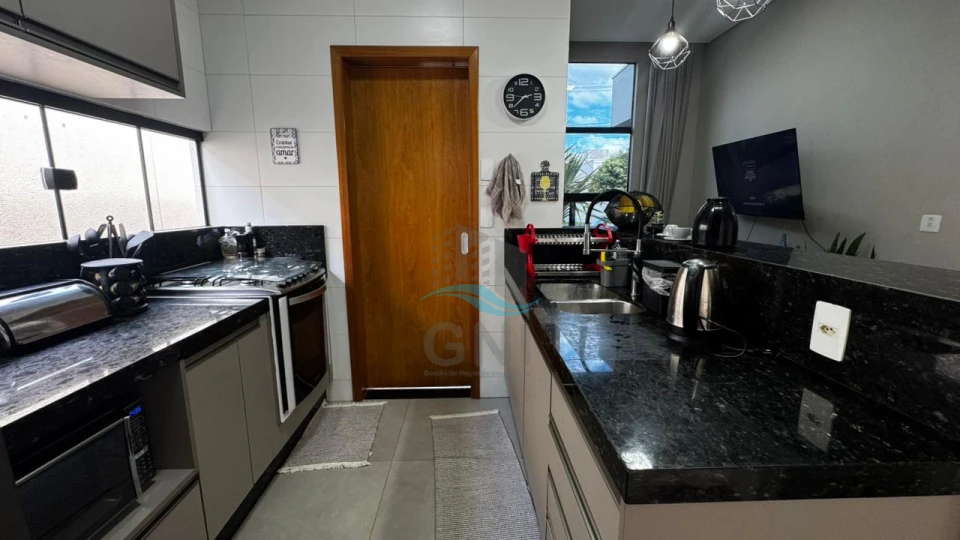 Imagens do imóveis CASA A VENDA - CONDOMINIO MORADA DAS FLORES ROSAS