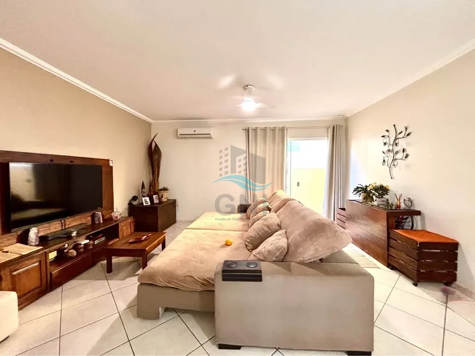 Imagens do imóveis CASA À VENDA  - AEROPORTO