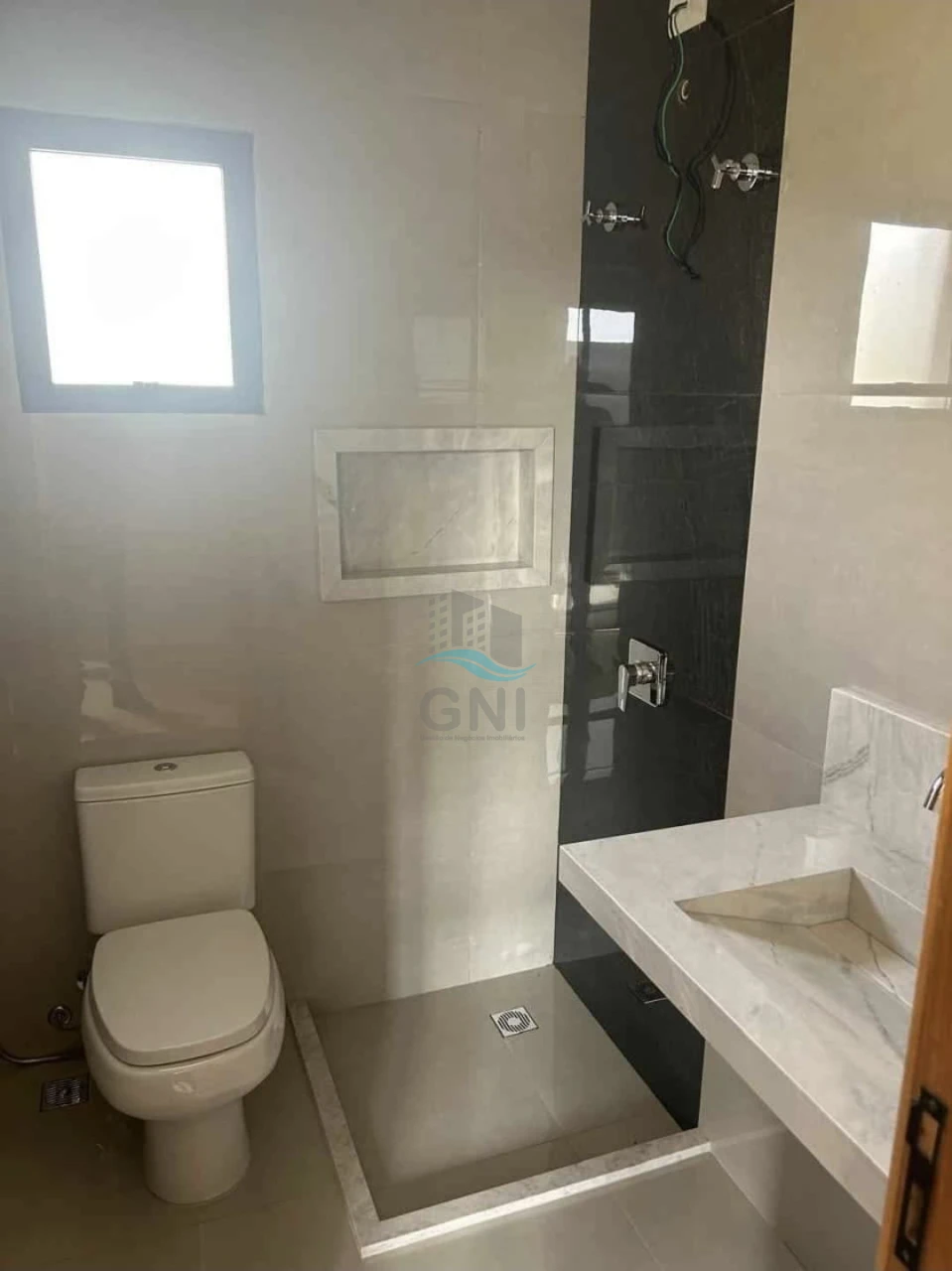 Imagens do imóveis CASA A VENDA - CONDOMINIO TAUA TANGARA