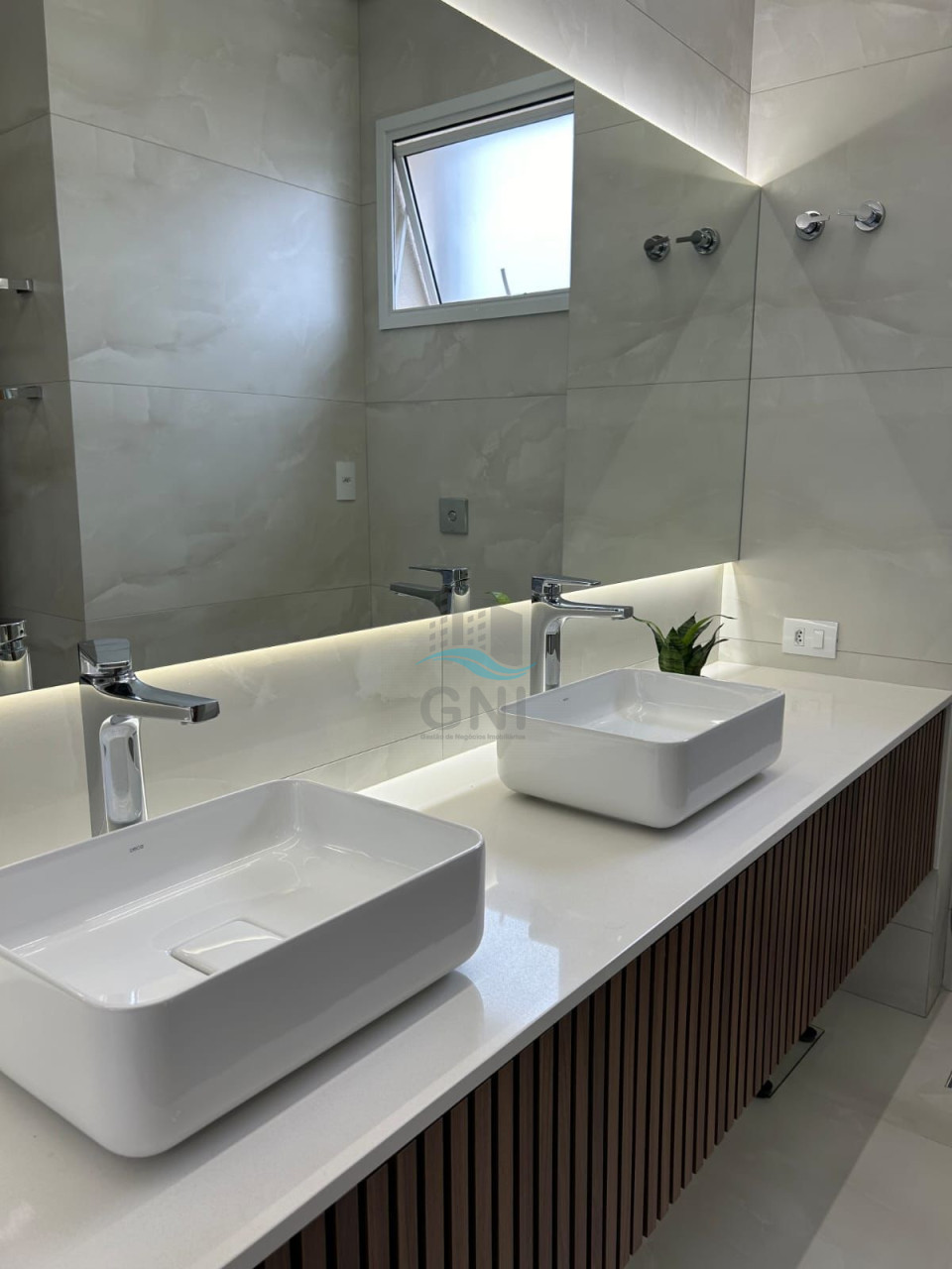 Imagens do imóveis CASA A VENDA - CONDOMINIO PARQUE TAUA ARANGUA