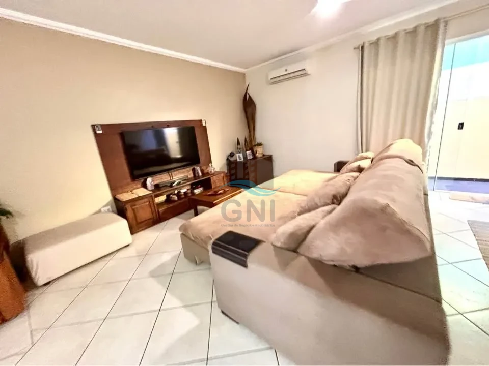 Imagens do imóveis CASA À VENDA  - AEROPORTO