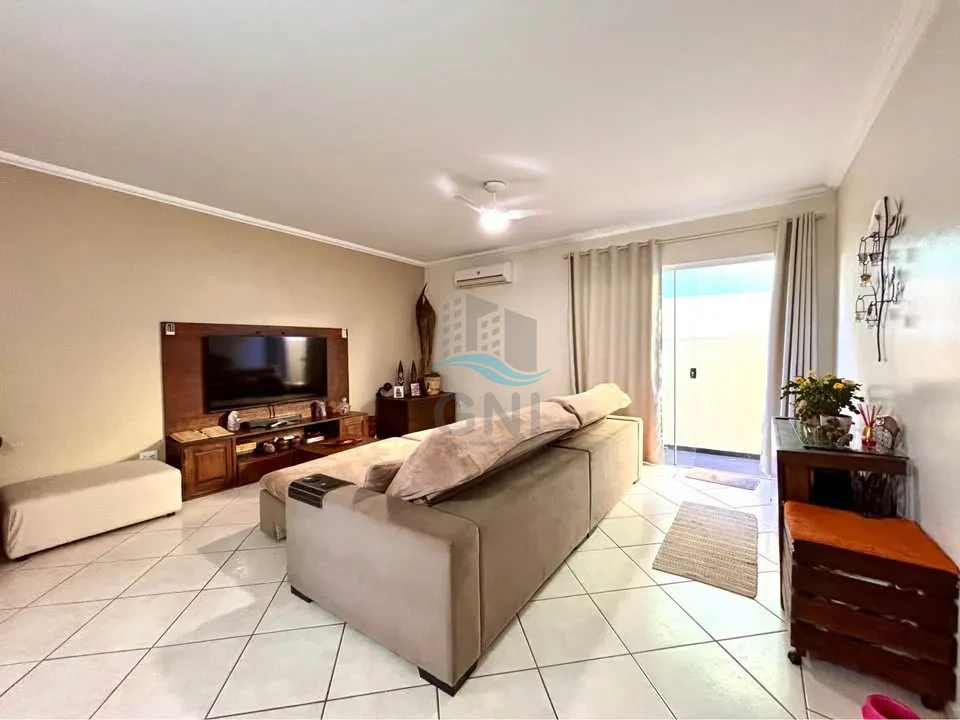 Imagens do imóveis CASA À VENDA  - AEROPORTO