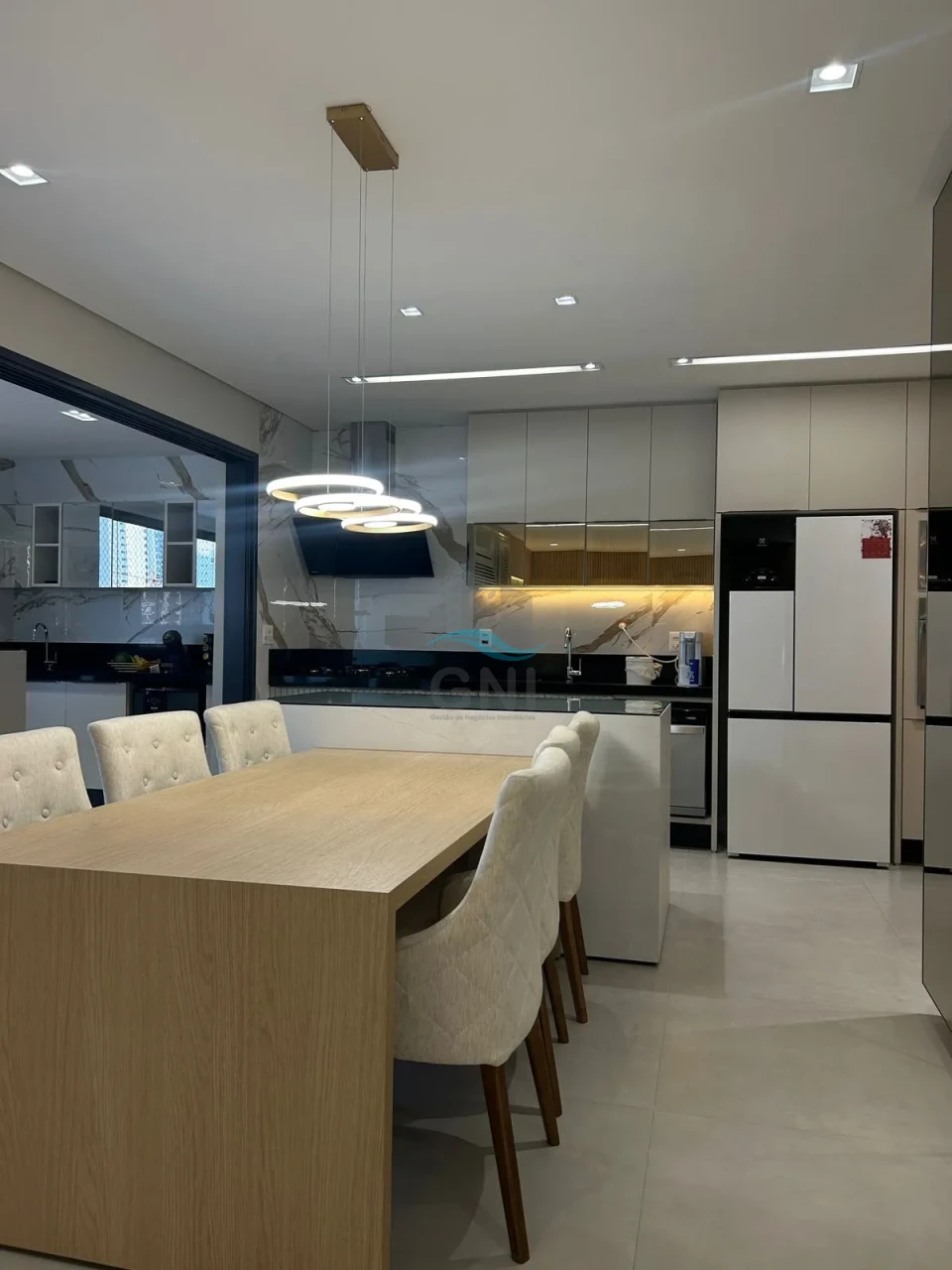 APARTAMENTO A VENDA - EDIFÍCIO TRIANON