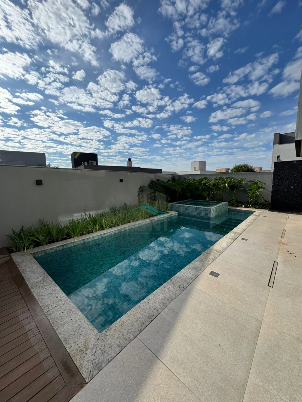 Imagens do imóveis CASA A VENDA - CONDOMÍNIO SUN LAKE RESIDENCE