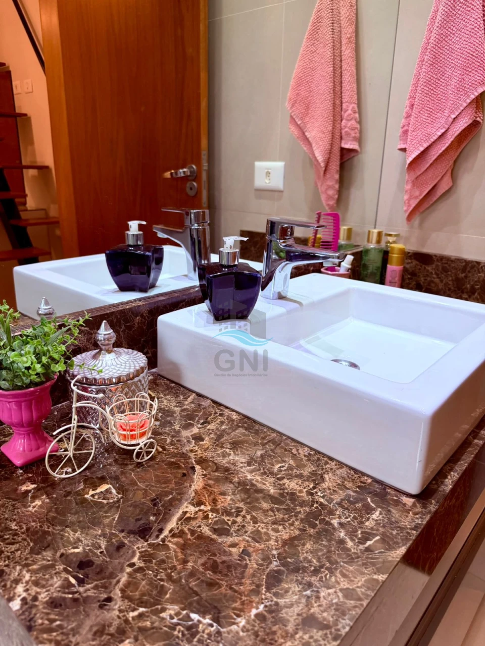 Imagens do imóveis CASA A VENDA - CONDOMÍNIO ALPHAVILLE II