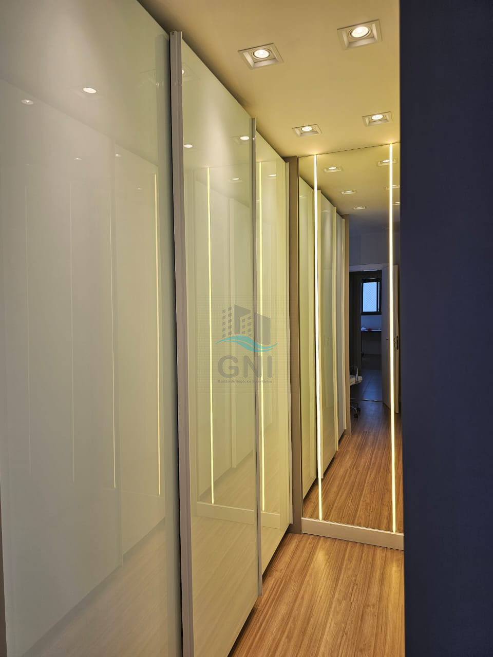 Imagens do imóveis APARTAMENTO A VENDA - EDIFÍCIO TRIANON