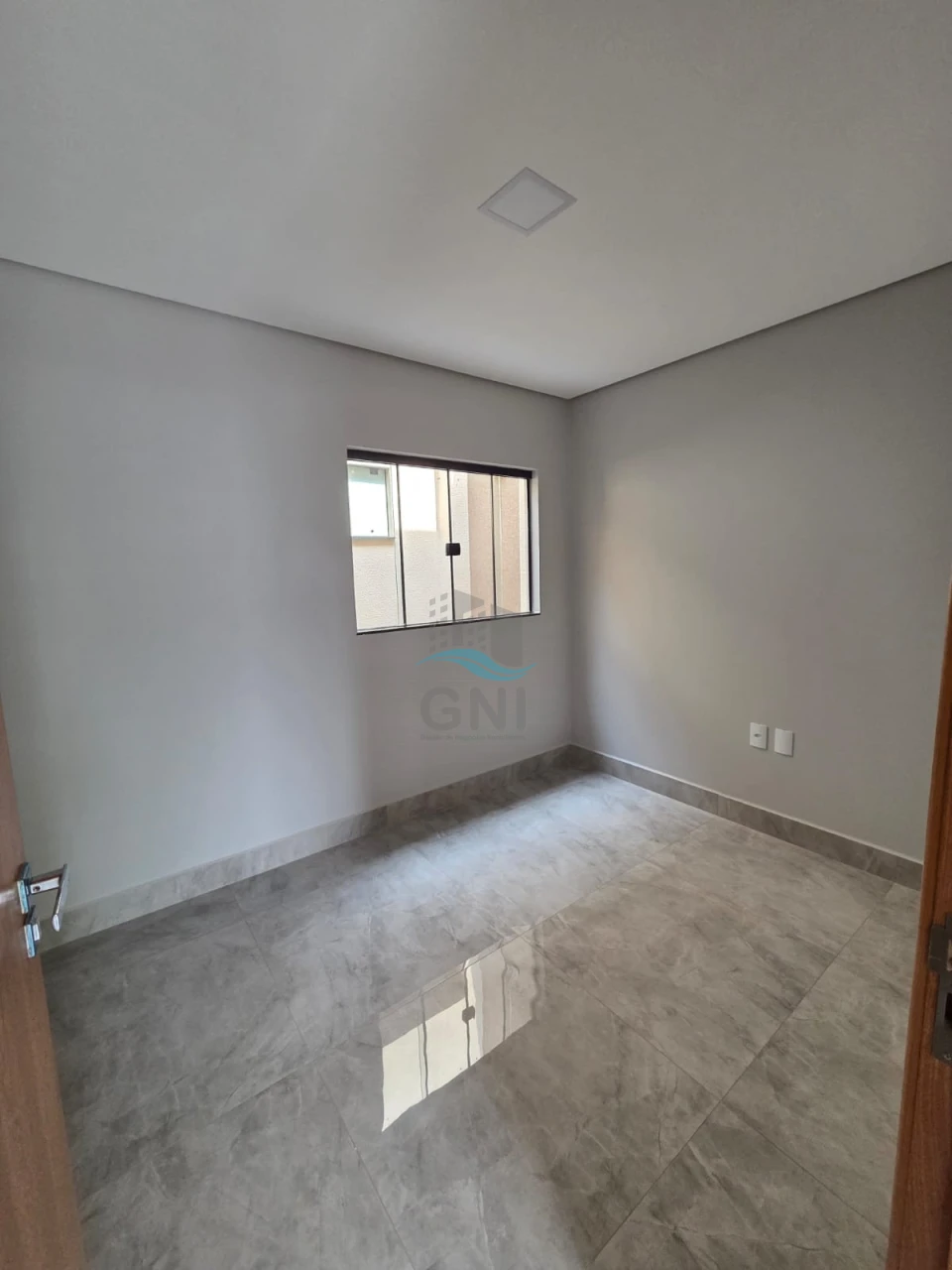 Imagens do imóveis CASA A VENDA - CONDOMÍNIO MORADA DAS FLORES ROSAS