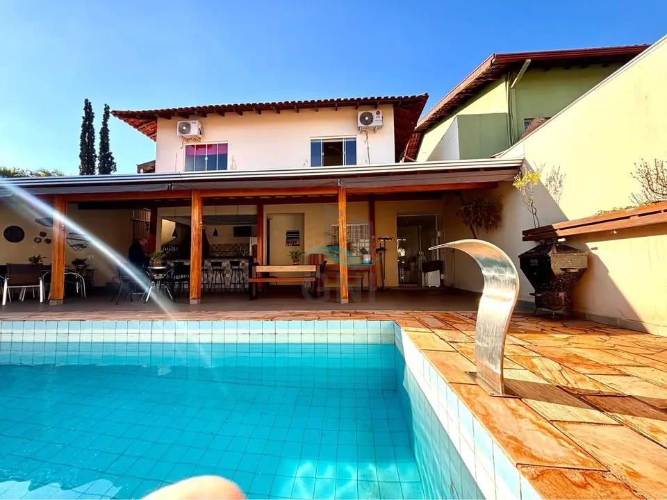 Imagens do imóveis CASA À VENDA  - AEROPORTO