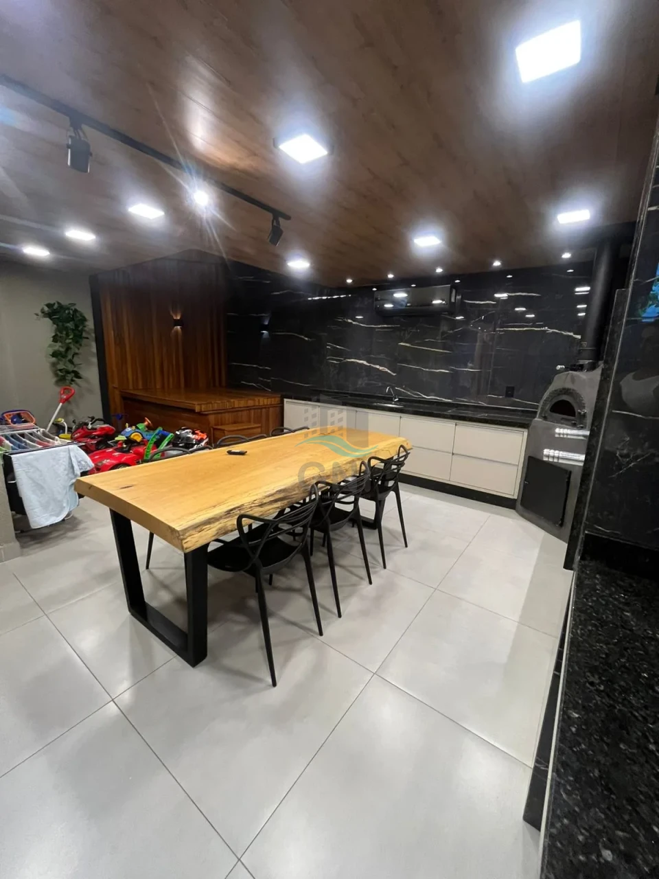 Imagens do imóveis CASA A VENDA - CONDOMINIO VILLAGE LA CORUNÃ