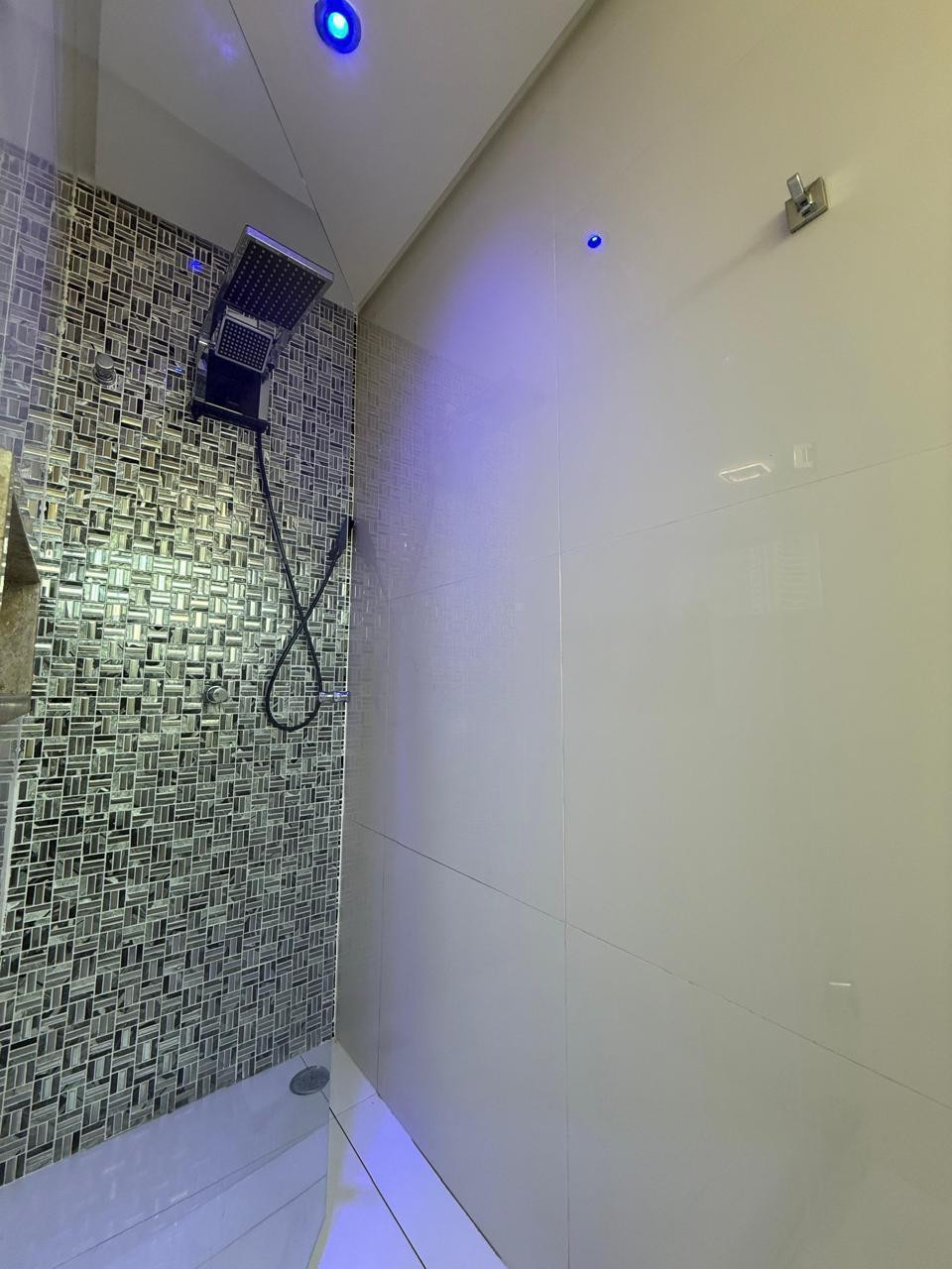 Imagens do imóveis CASA  Á Venda VILA LAURA