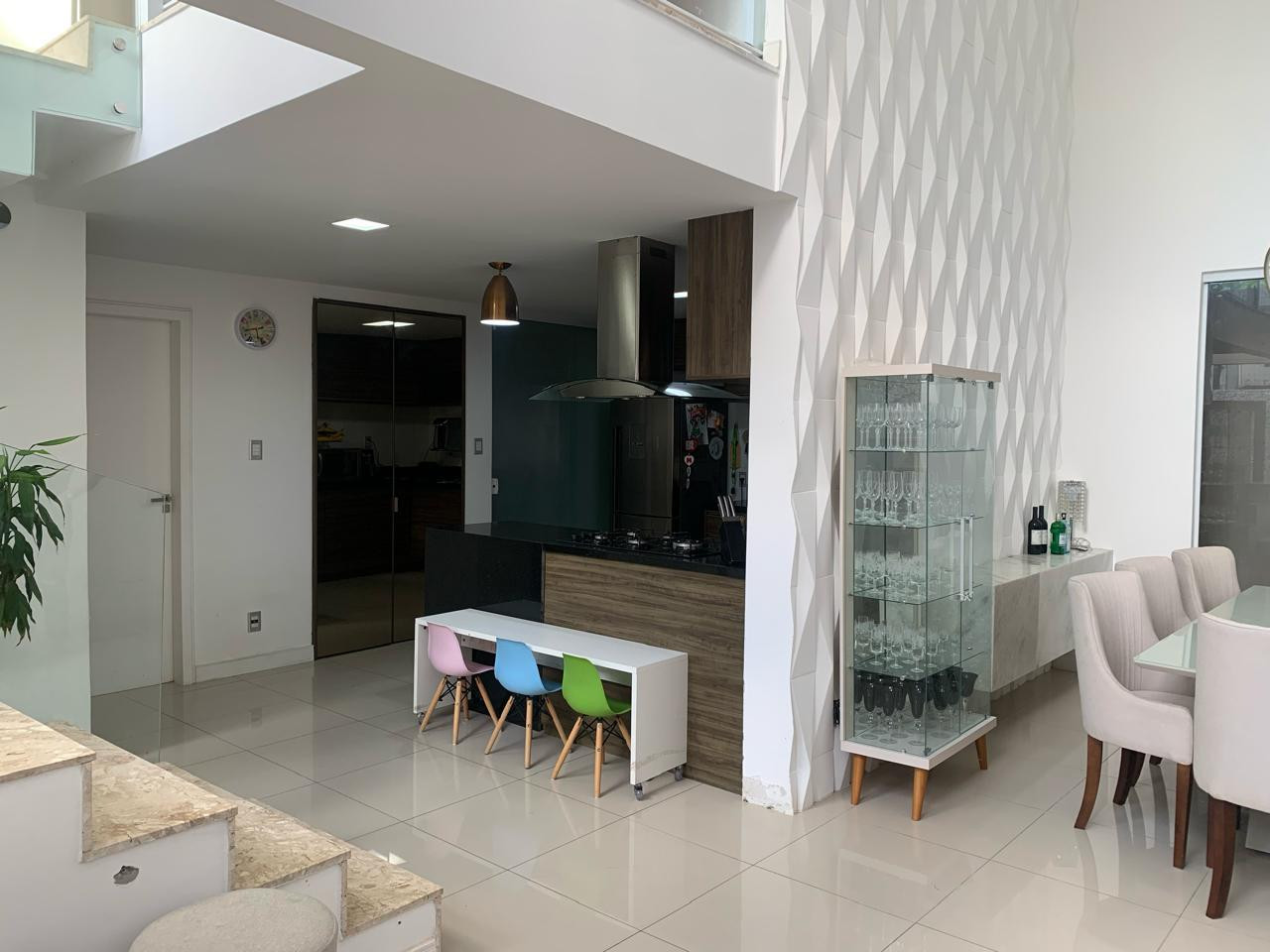 Imagens do imóveis Casa em Condomínio Á Venda no Condomínio Rua Solta