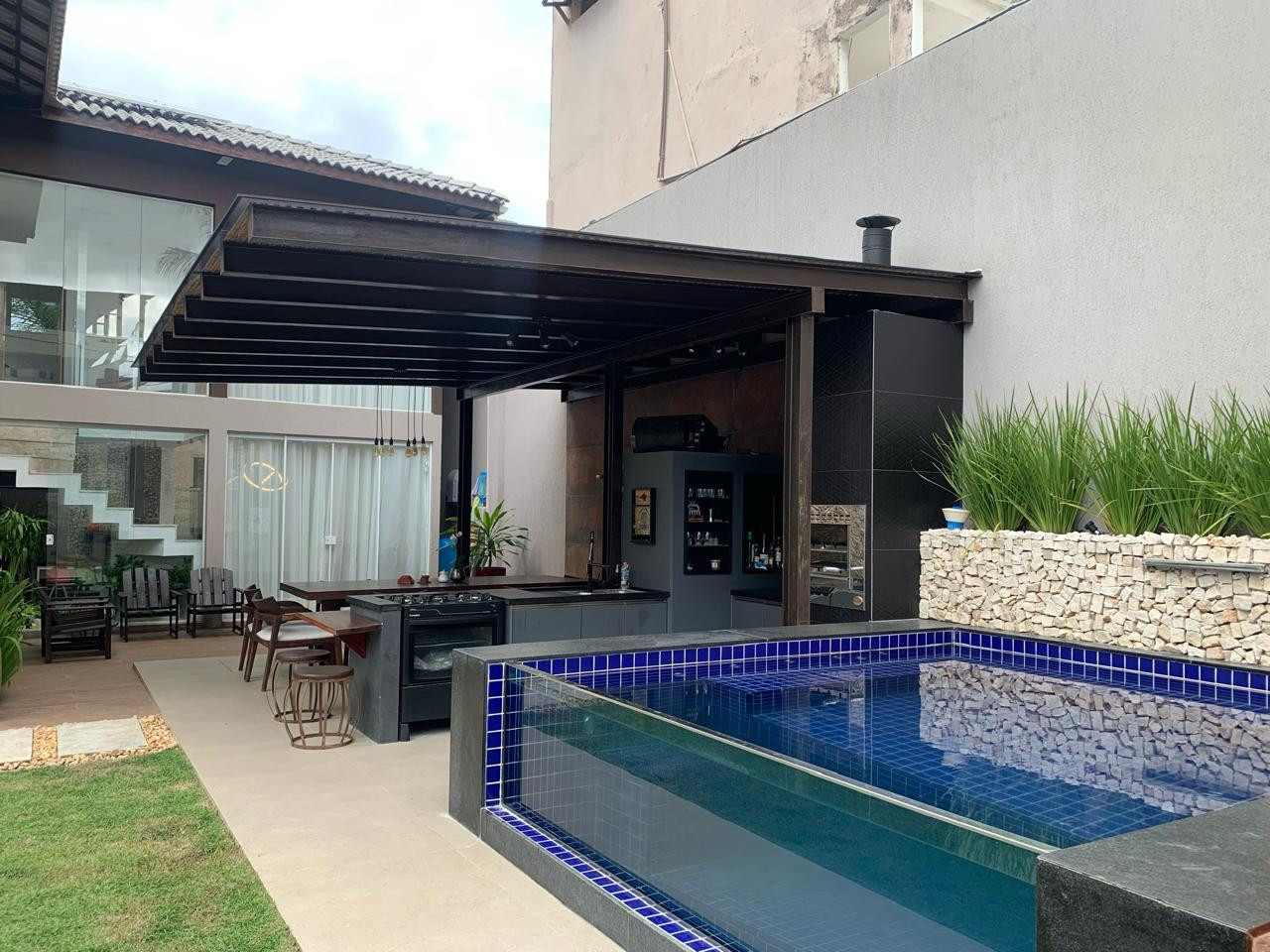 Imagens do imóveis Casa em Condomínio Á Venda no Condomínio Rua Solta