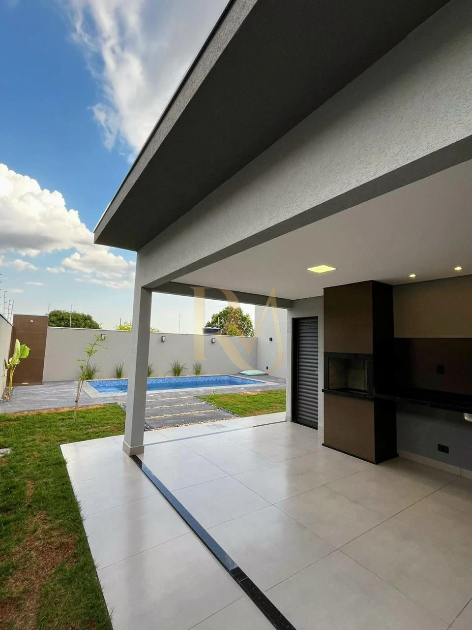 Imagens do imóveis Casa Alto Padrão com Piscina e Área Gourmet