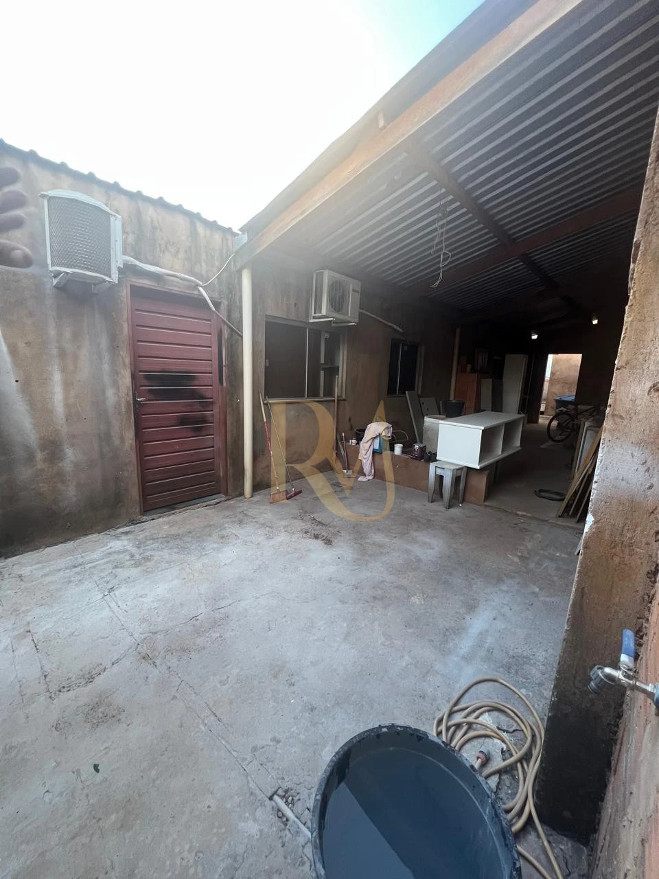 Imagens do imóveis Imóvel de Esquina com Ponto Comercial em Funcionamento – Oportunidade Única!