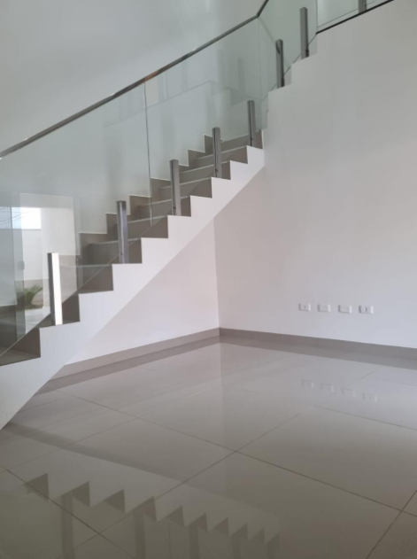 Imagens do imóveis Elegância e Conforto em Cada Detalhe – Casa Completa em Terreno de 241m