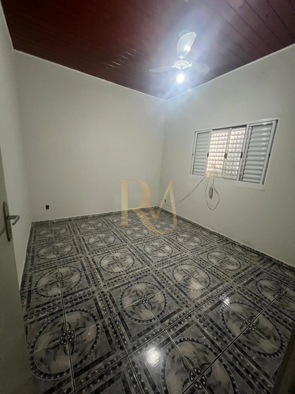 Imagens do imóveis IMOVEL A VENDA COM 03 QUARTOS E EDICULA NOS FUNDOS