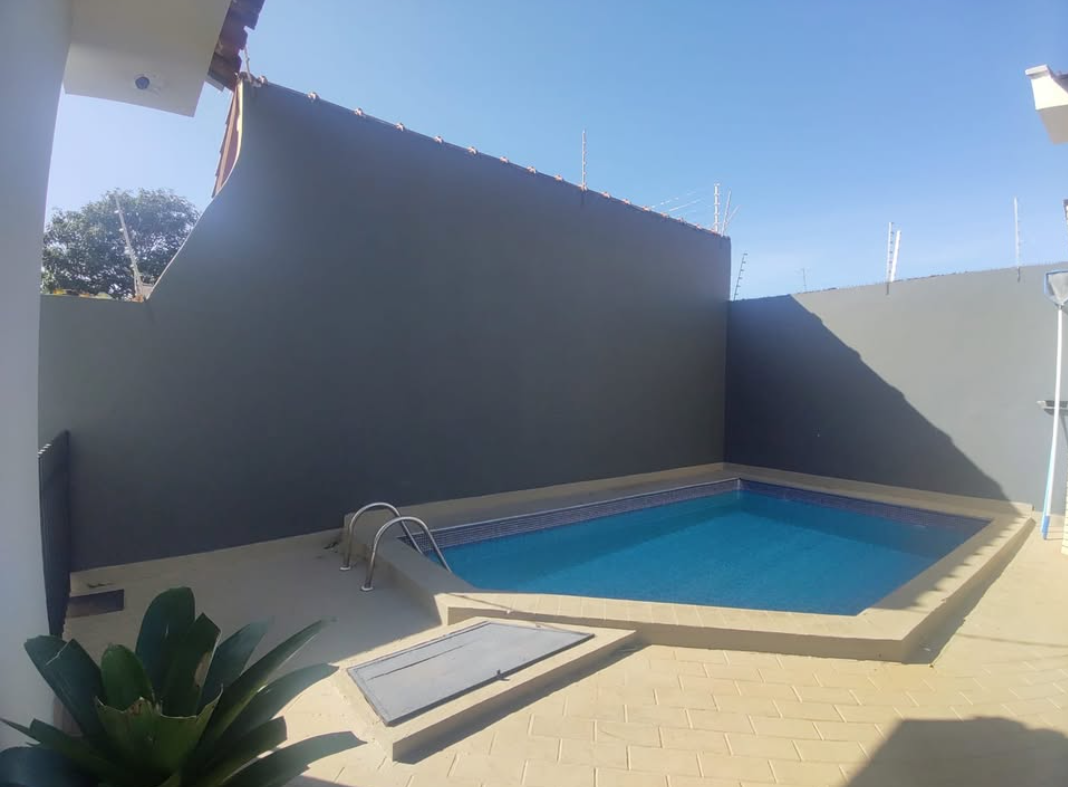 Imagens do imóveis Imóvel a venda com piscina e Câmeras de segurança