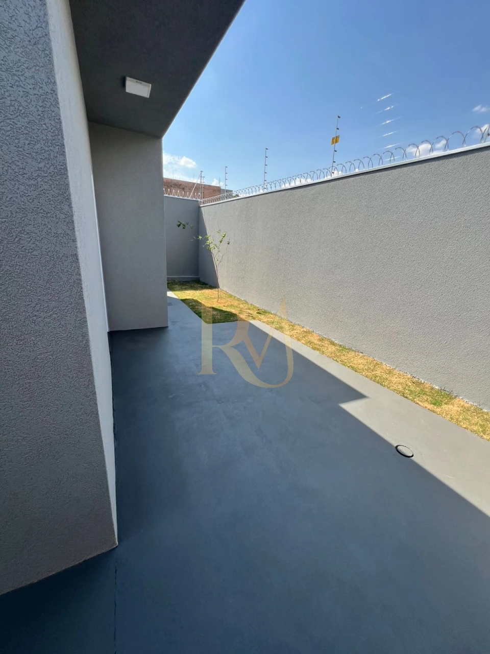 Imagens do imóveis Imóvel com Suíte, Área de Serviço Coberta e Garagem para 2 Veículos