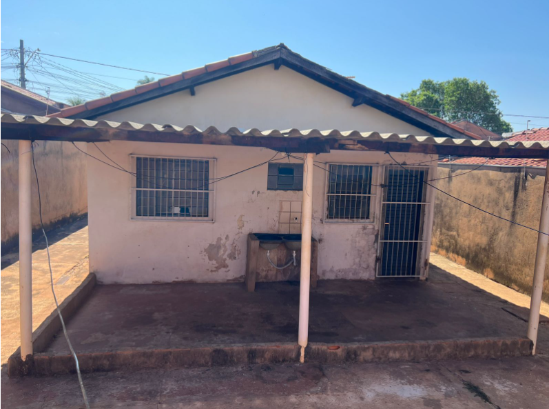 Imagens do imóveis Imóvel com 2 Quartos, Sala Ampla e Varanda